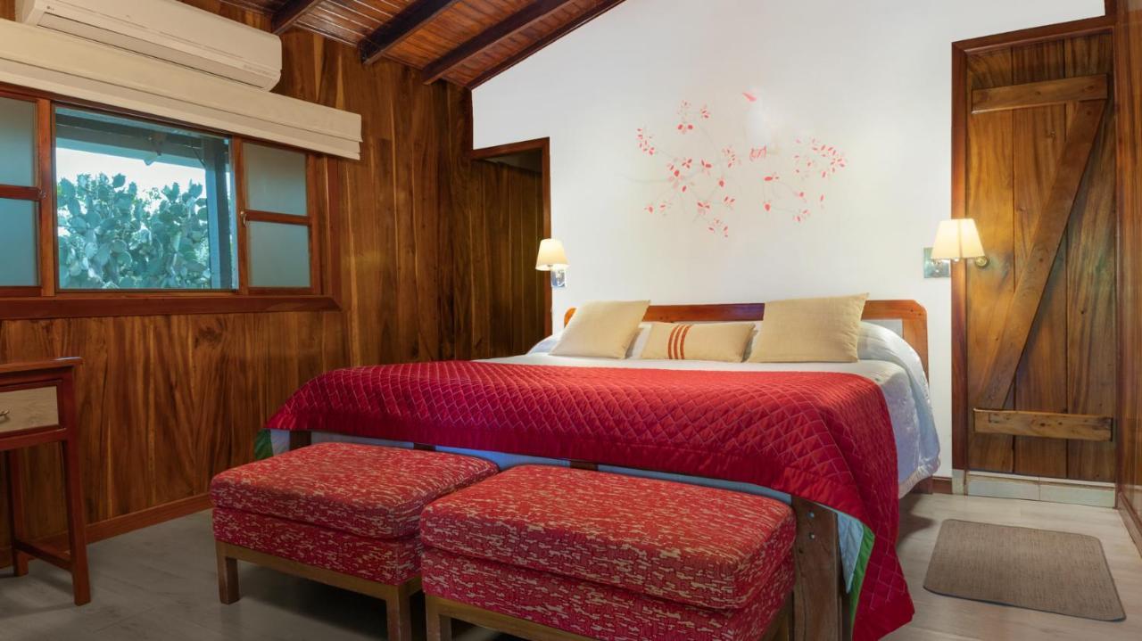 The Wooden House Hotel Puerto Villamil Exterior foto
