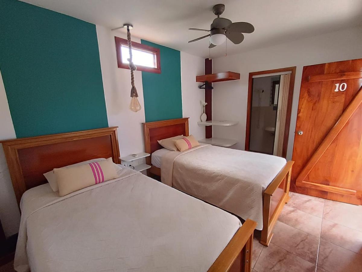The Wooden House Hotel Puerto Villamil Exterior foto