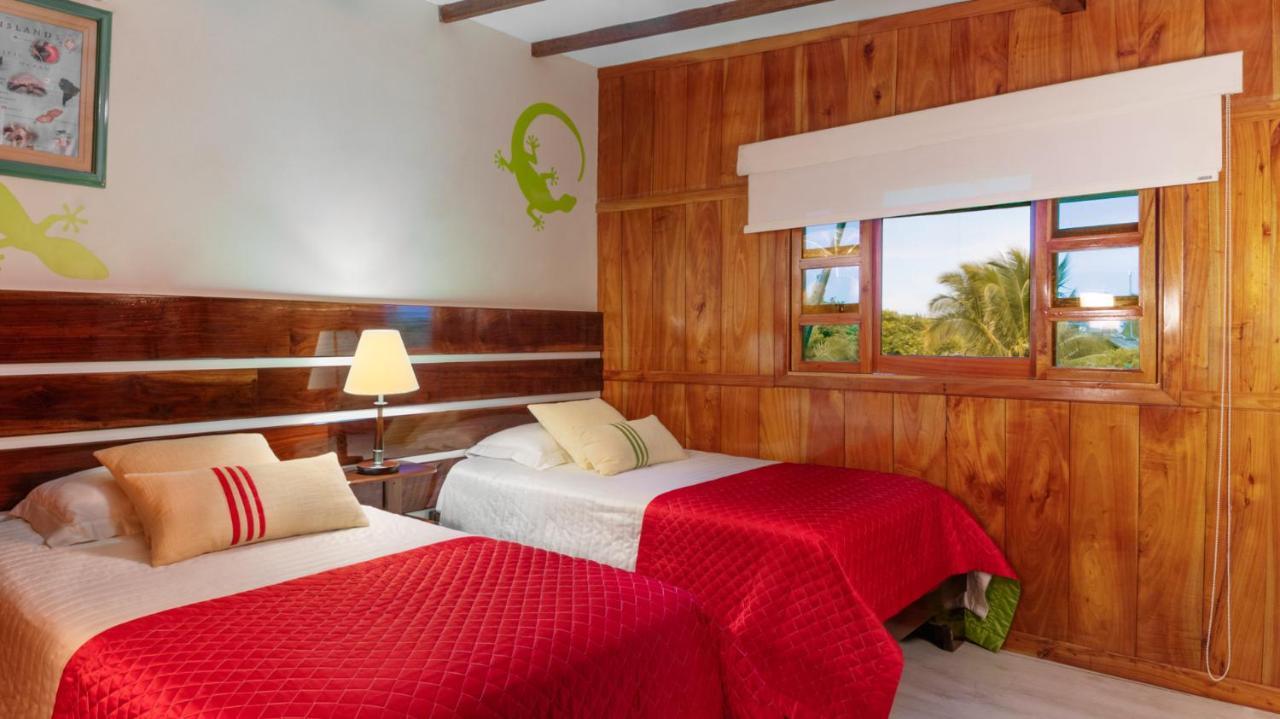 The Wooden House Hotel Puerto Villamil Exterior foto