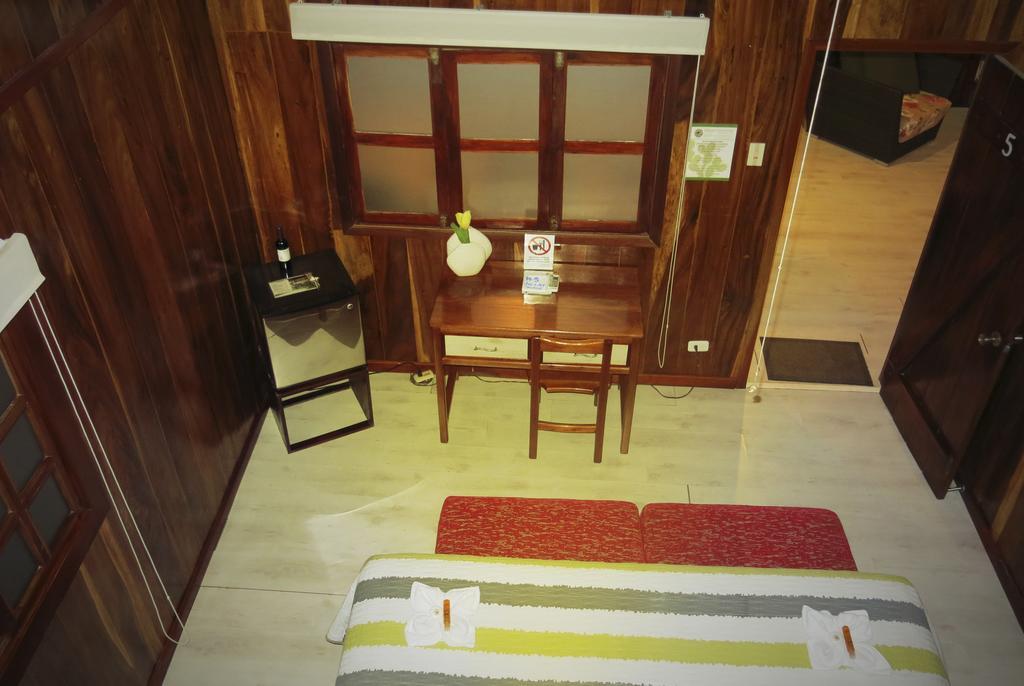 The Wooden House Hotel Puerto Villamil Exterior foto