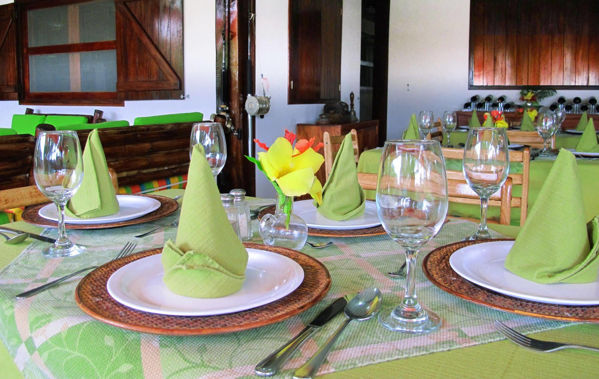 The Wooden House Hotel Puerto Villamil Exterior foto