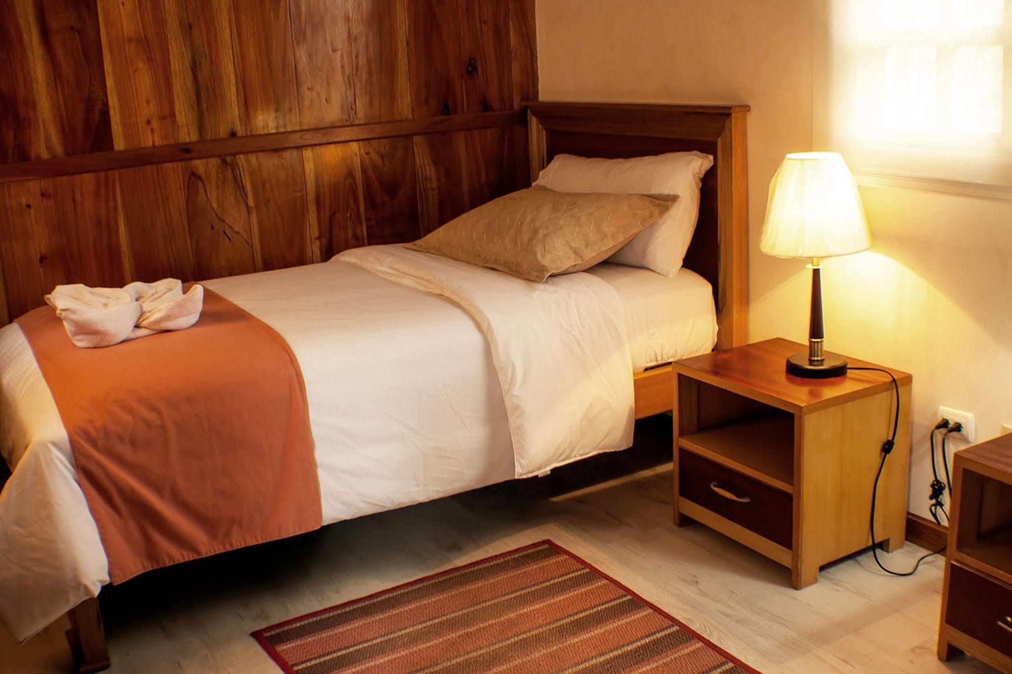 The Wooden House Hotel Puerto Villamil Exterior foto
